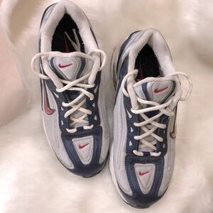 Vintage 90’s Nike Sneakers women’s 7 or Boys 5.5